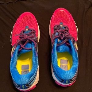 Brooks Ravenna size 8.5
